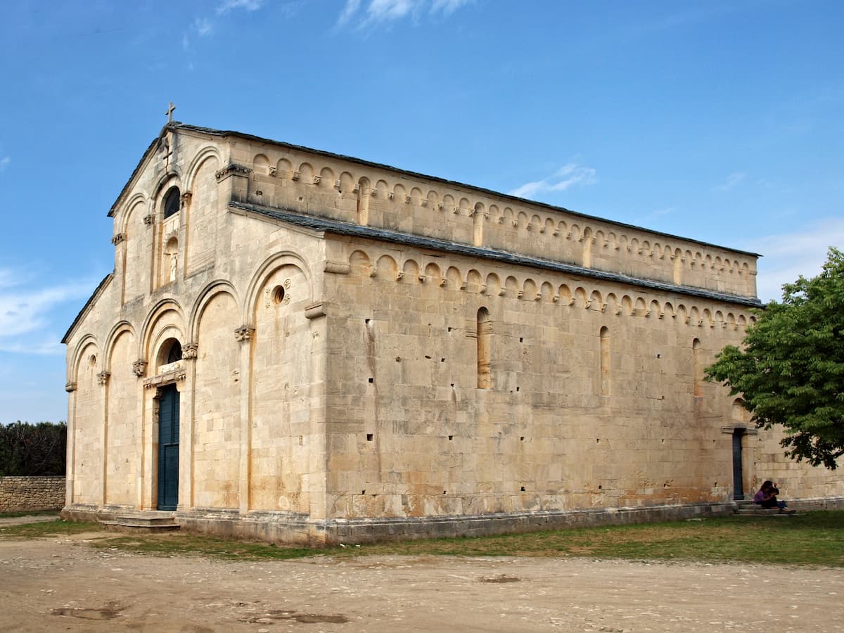 Cattedrale di Nebbio Santa Maria Assunta a Saint-Florent, antico edificio romanico della Corsica lungo il Cammino di Santa Giulia