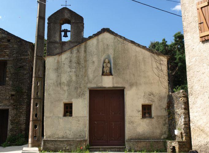 Cappella di Saint’Erasmu nel villaggio di Moline a Sisco, borgo storico del Capo Corso lungo il Cammino di Santa Giulia