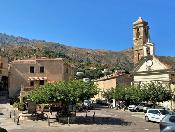 Speloncato in Corsica, sede dell’associazione U Chjassu di Santa Ghjulia